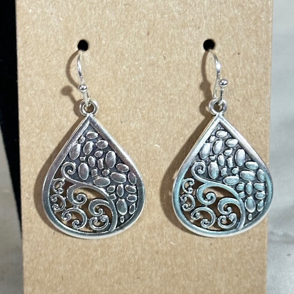 2/$20 Silver tone water droplet 1/2 filigree & 1/2 pebbled hook earrings NWOT - Picture 2 of 11
